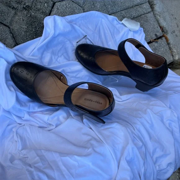 Easy Spirit Black Women's Heels - Picture 1 of 3